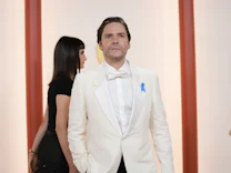 Academy Awards: Warum manche Stars bei den Oscars eine blaue Schleife trugen