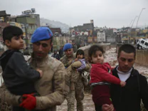 Starkregen: Überschwemmungen in türkischem Erdbebengebiet – Tote und Vermisste