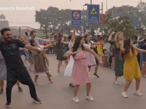 : Deutsche Botschaft tanzt zu Oscar-Gewinnerlied in Indien