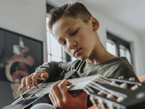 Familientrio: Was tun, wenn der Sohn nicht Gitarre üben will?