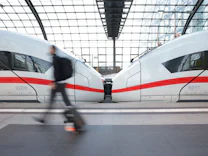 Arbeitskampf: Bahn kündigt Einstellung des Fernverkehrs für Montag an