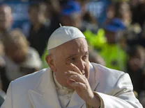 Rom: Papst muss nach Untersuchung in Klinik bleiben