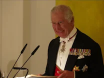 : Charles III. scherzt beim Staatsbankett: „Kein Dinner for one“