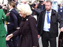 : Queen Camilla besucht Komische Oper Berlin