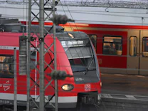Verkehr: Münchner S-Bahn-Verkehr auch am Abend noch beeinträchtigt