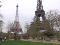 : Ein Baby für den Eiffelturm