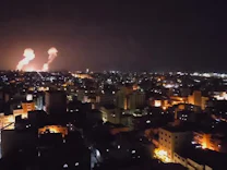 : Israel greift Ziele im Südlibanon und im Gazastreifen an