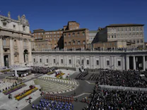 Vatikan: 45 000 Gläubige auf dem Petersplatz