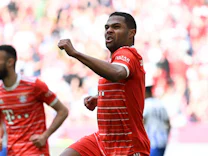 Bundesliga: Bayern quält sich an die Spitze