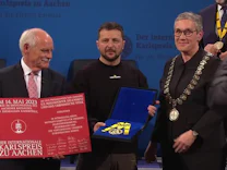 : Aachen: Selensykj nimmt Karlspreis entgegen