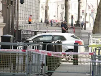 : Auto rammt Tor von Downing Street 10