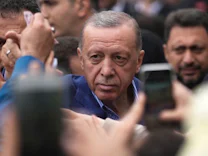 : Scholz telefoniert mit Erdogan und lädt ihn nach Berlin ein