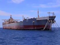 : Öltanker „Safer“ wird leergepumpt