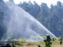Feuer: Waldbrandbekämpfung in Mecklenburg-Vorpommern geht weiter