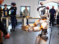 : Künstliche Intelligenz: Humanoider Roboter soll Arbeiter schonen