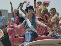 : Tausende feiern Meerjungfrauen-Parade in New York