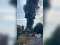 : Rauch über Europa-Park – Zwei Feuerwehrleute bei Brand verletzt