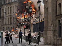 : Im Zentrum von Paris: Mehrere Gebäude brennen nach Gasexplosion