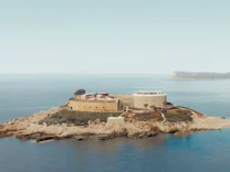 Montenegro: Das Luxushotel auf der Gefängnisinsel
