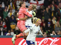 England-Sieg im Elfmeterschießen: Kelly rettet die Heldinnen